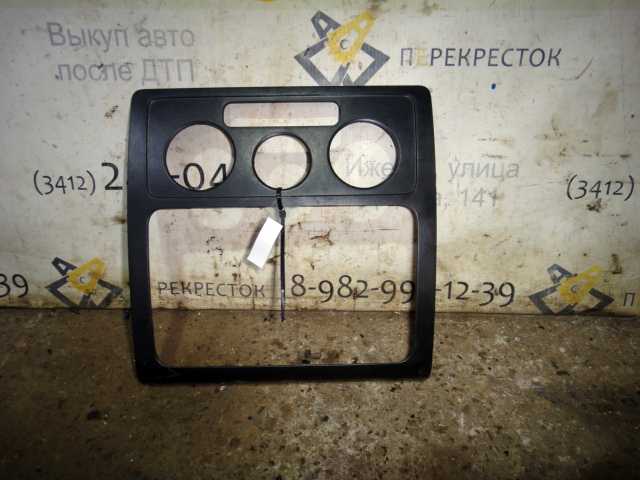 Накладка декоративная на панель Caddy 3 (04-15) б\у (арт. 2K0858061A9B9) Volkswagen Caddy 3