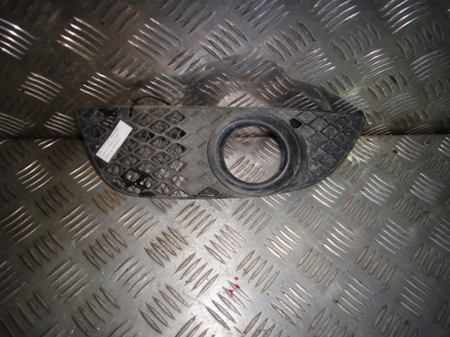 Заглушка ПТФ Lancer 10 (07-10) R б\у (арт. 8321A090) Mitsubishi Lancer 10