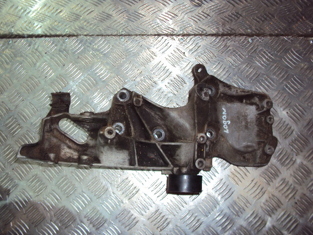 Кронштейн генератора + ГУР Logan (05-14)/Symbol (98-08) с кондиционером б\у (арт. 8200169566) Renault Logan