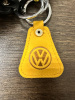 Брелок АвтоШТАБ желтый треугольник VW (арт. 00001)