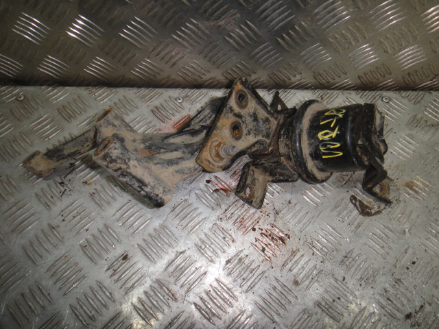 Опора двигателя (подушка) Fora A21 (06-10) R б\у (арт. A211001310) Chery Fora A21