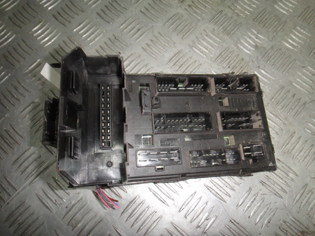 Блок предохранителей (салонный) Sonata (98-01) дефект б\у (арт. 9112038002) Hyundai Sonata