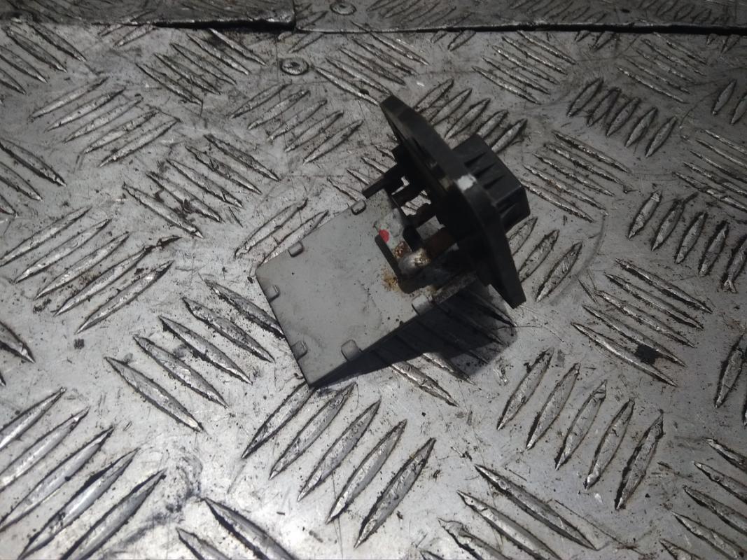 Резистор отопителя Solaris (10-17)/Rio (11-17) б\у (арт. 971281R000) Hyundai Rio