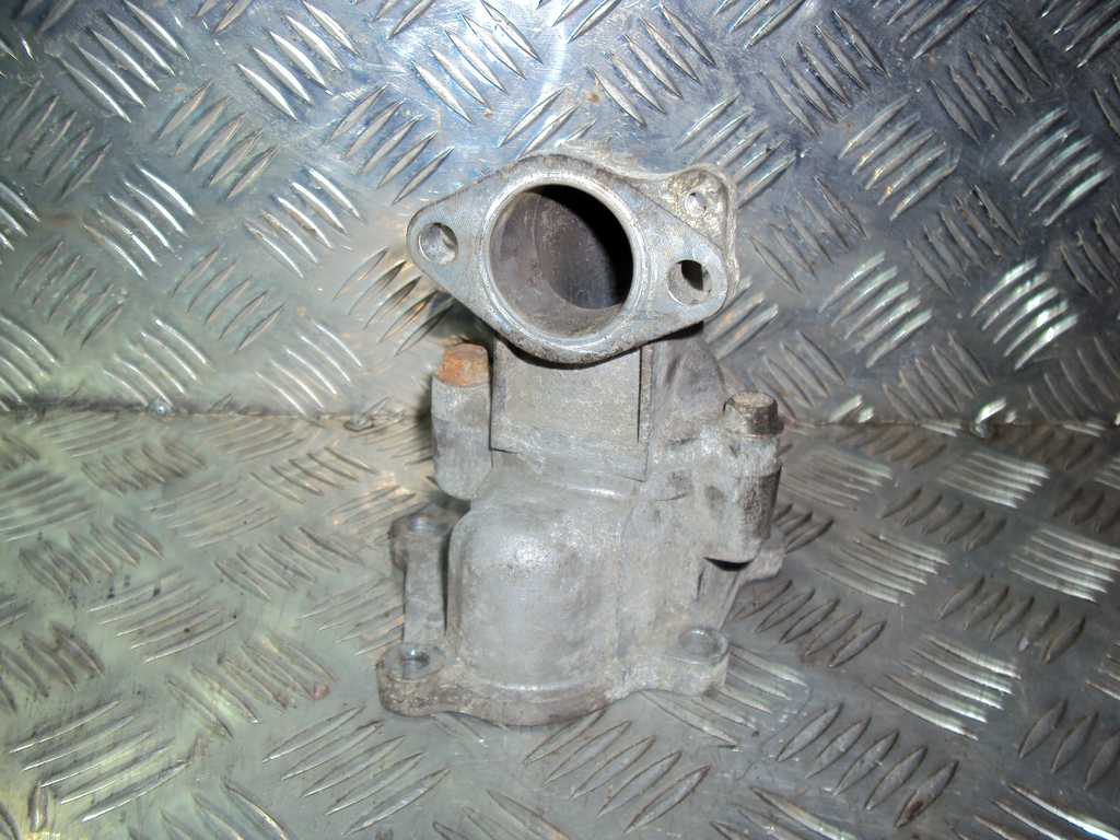 Корпус термостата X-Trail (01-06)/Almera N16 (00-06) в сборе YD22DDTI / YD22ETI б\у с термостатом (а Nissan Almera N16