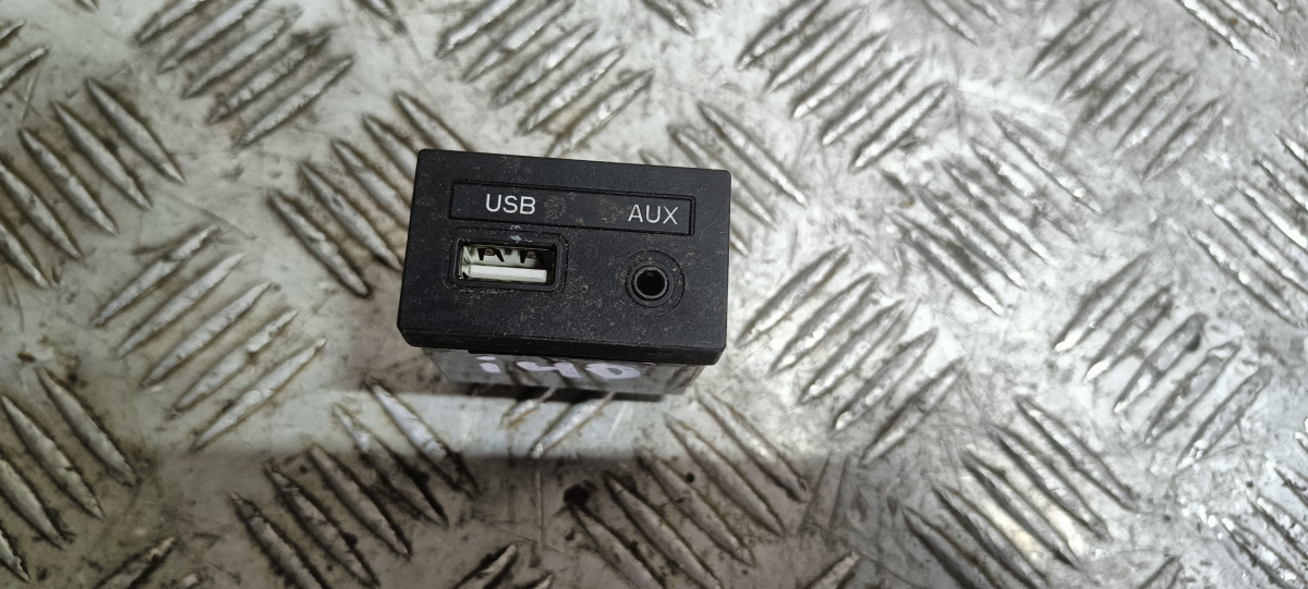 Разъём USB i40 (2012-2019) б\у (арт. 961203Z2504X) Hyundai i40