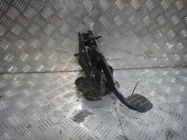 Педаль сцепления Bonus A13 (11-) б\у (арт. A131602010) Chery Bonus A13