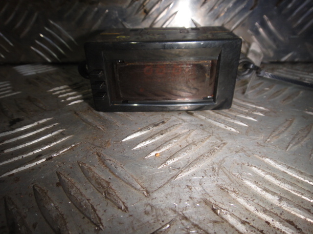 Часы Sorento (02-06) б\у (арт. 945003E150) Kia Sorento