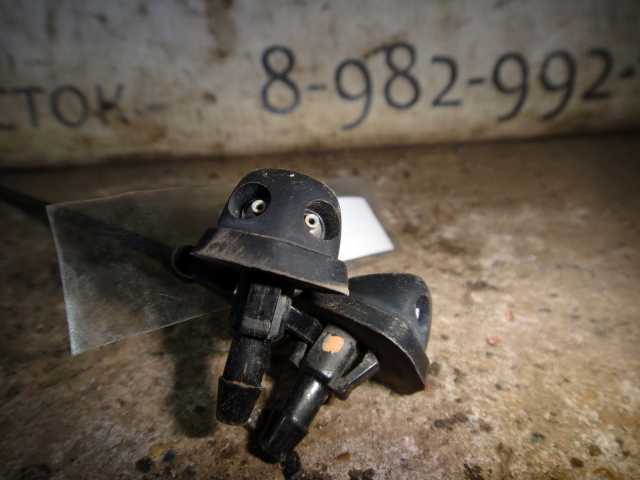 Форсункa омывателя лобового стекла Swift (04-10) б\у (арт. 3848063J00) Suzuki Swift